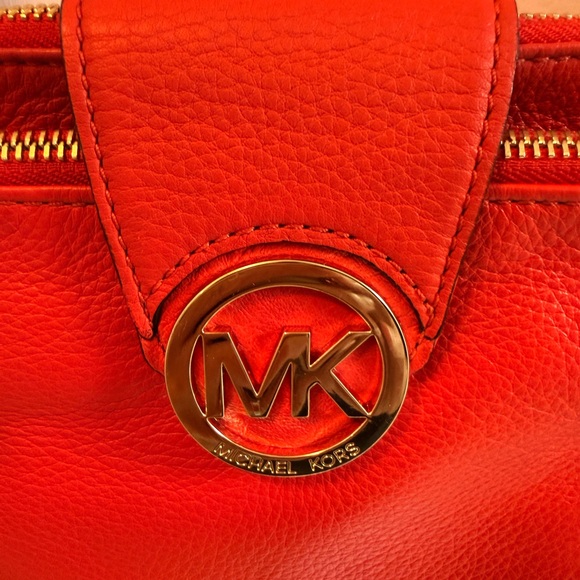 Michael Kors Coral Leather Crossbody with Gold Hardware NWOT+COA - Picture 5 of 12